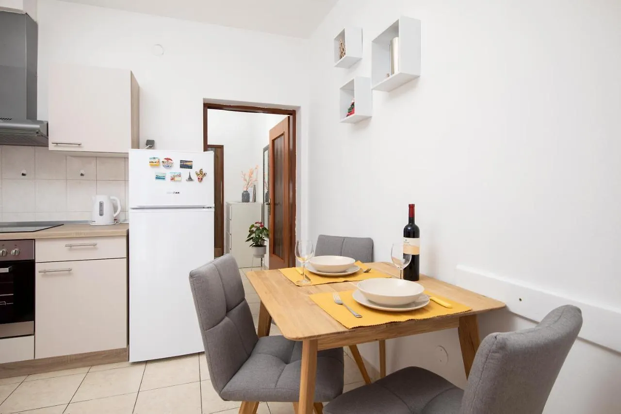 Sunny Apartment Valbandon Fažana Croazia