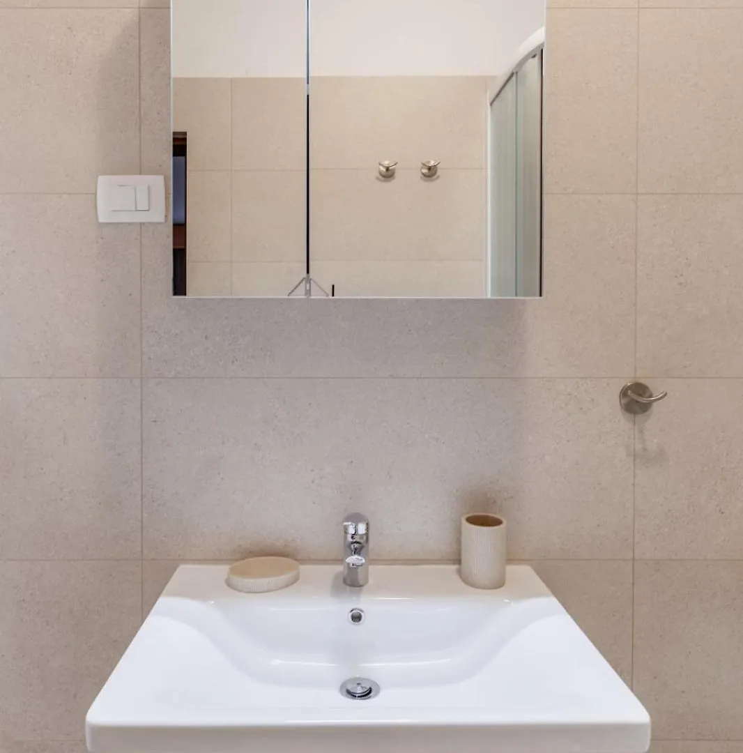 Sunny Apartment Valbandon 法扎纳