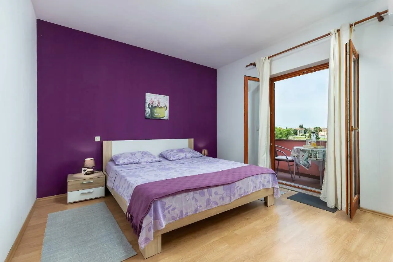 Sunny Apartment Valbandon 法扎纳